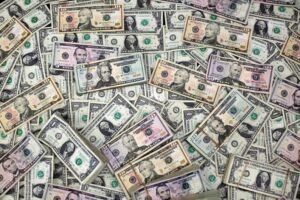 US Dollar Forecast Dims, But Tariffs Are Negative for Sentiment: Reuters Survey