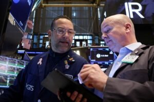 Wall Street Poised for Lower Opening Amid Trump’s Tariff Threats