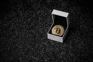 BTC Approaches Resistance Level as Analysts Identify Possible Retracement to $76,600