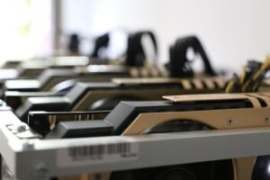 Bitcoin Rises 12%, Reflecting Gold’s Trend Amidst Trade War and Growing Recession Concerns