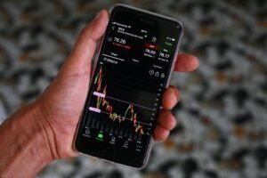 Business Stockpiles Decrease by 0.1% in March