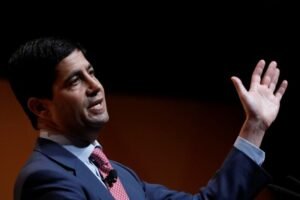 Ex-Fed Governor Warsh Urges US Central Bank to Alter Its Approach