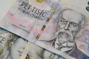 Family Offices Halt Transactions in March Due to Concerns Over Trade War