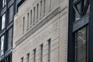 TSX Declines as Enthusiasm Over Trump’s Tariff Freeze Wanes