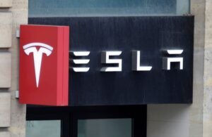 Tesla shorts gain $11.5 billion for the year as bearish positioning persists.