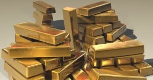 Gold Rises to Near Record Levels Due to U.S.-China Strain and Declining U.S. Dollar