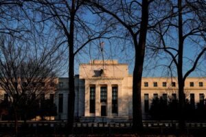 Bond investors maintain a neutral position before the Federal Reserve meeting.