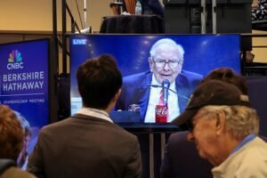 Buffett Will Join Board Members at 2026 Berkshire Meeting but Won’t Take the Stage, According to Reports
