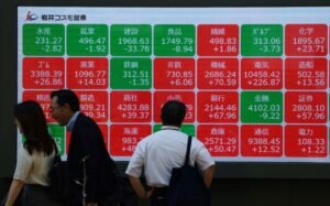 Stocks Decline as Semiconductor Firms Retreat from Initial Gains
