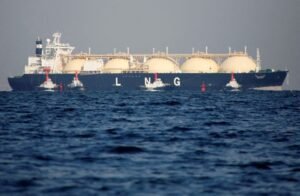 Egypt Negotiates Purchase of 40-60 LNG Shipments Due to Energy Shortages, Sources Reveal