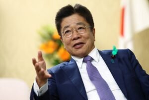 Japan expresses no intention to jeopardize Treasury sales during US trade negotiations.