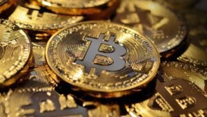 Satoshi’s Bitcoin Fortune Might Surpass Warren Buffett’s, According to Bloomberg Analyst