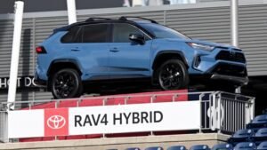 Toyota’s Hybrid Leader Aims for Significant Expansion in Plug-in Vehicle Market