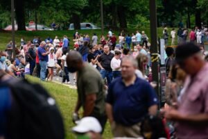 US Job Market Displays Weakness; Corporate Earnings Experience Biggest Decline Since 2020