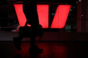 Westpac’s First-Half Earnings Decline 1%, Fall Short of Expectations