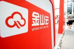Kingsoft Cloud reports earnings surpassing estimates by ¥0.54, but revenue misses expectations.