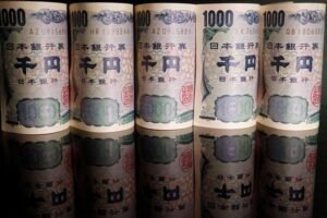 Japan’s 30-Year Bonds Climb as Poor Auction Increases Pressure to Reduce Issuance