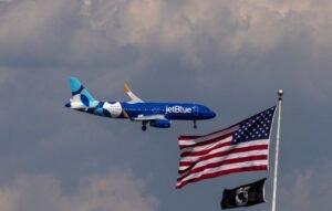 JetBlue CEO States Airline Will Not Seek Merger with United Airlines