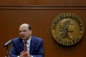 Minister Declares Colombia Won’t Halt Economy to Adhere to Fiscal Regulations