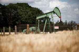 Oil Prices Decline as Israel-Iran Attacks Avoid Major Energy Facilities