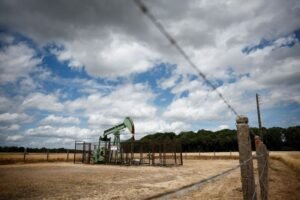 Oil Rises 6%, Slowing Significant Gains as Israel Targets Iran Oil Locations