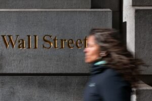 S&P 500 Declines as Investors Monitor Middle East Strain and Anticipate Trade Deal Updates