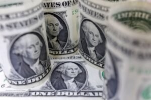 US Dollar Strengthens Due to Safe-Haven Demand Amid Middle East Conflict Intensification