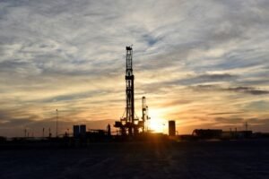 US Oil and Gas Rig Count Drops for Sixth Consecutive Week, Reaching 2021 Lows, According to Baker Hughes