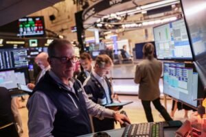 Wall Street Declines in Response to Trump’s Steel Tariff Warning