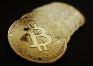 Bitcoin Price Update: Holding Steady at $118.5k Amid Concerns About Interest Rates and Tariffs