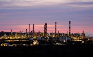 Oil Prices Decline as OPEC+ Increases Production Amidst Russian Supply Disruption Fears