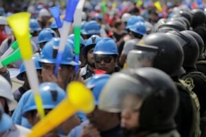 Peruvian informal miners halt discussions with the government over negotiation disputes.